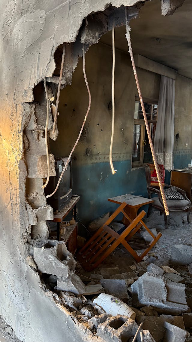 폭격당한 건물사진