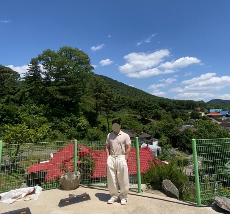 데일리룩(2024. 6. 1.)_라코스테 카라티 베이지, 루미녹스 7050 시계, 무신사스탠다드 무신사 데님 와이드 벌룬 팬츠 크림, 나이키 덩크로우 레트로 팀골드 화이트 베이지