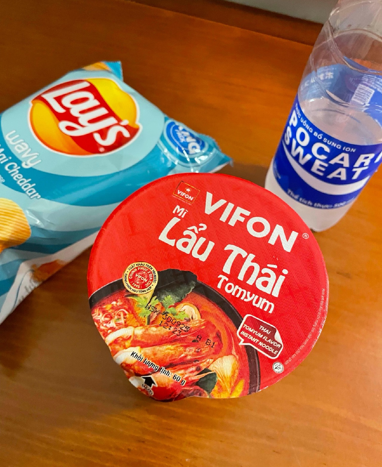베트남에서 사먹은 컵라면과 과자