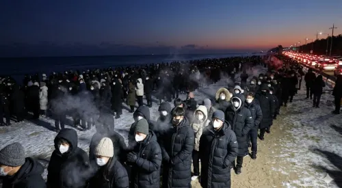 강원도 동해안 새해 일출 명소 인파와 교통 정체 상황