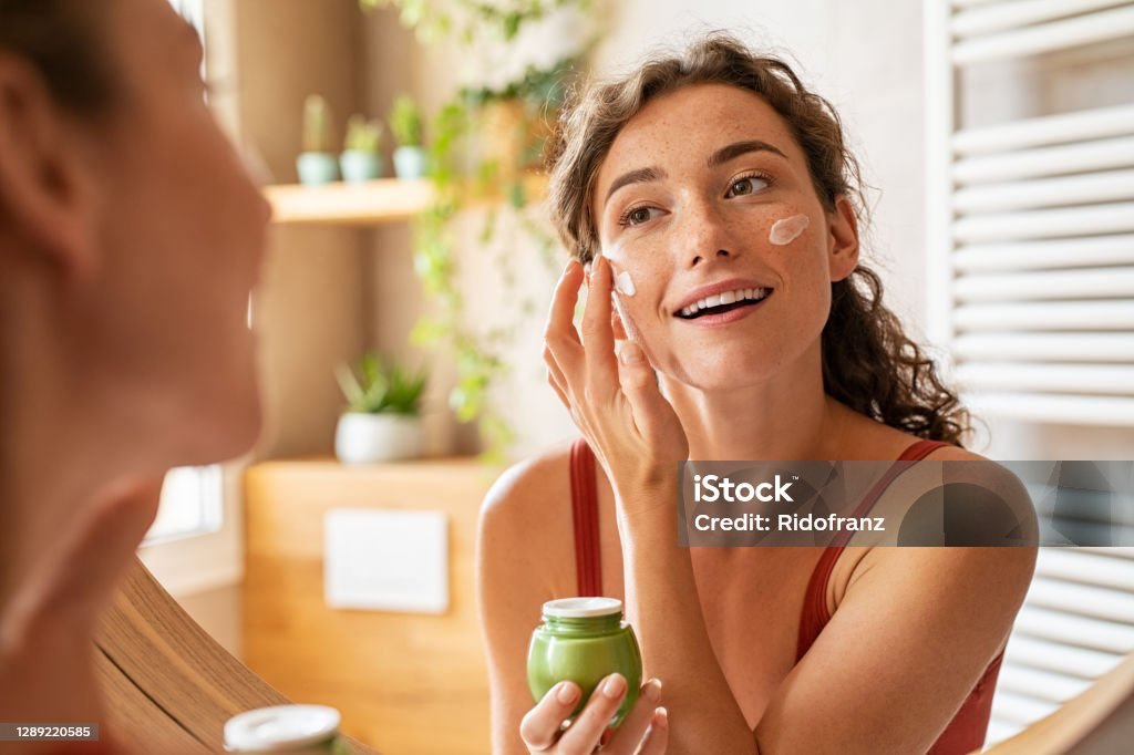 히알루론산은 피부 보습에 말도 안되게 좋은 성분이다