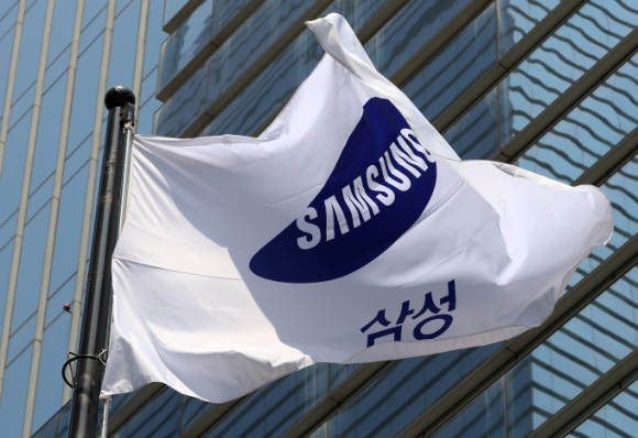 서울 본사에 걸린 삼성 깃발이 펄럭이고 있다 [사진=아이뉴스24 DB]