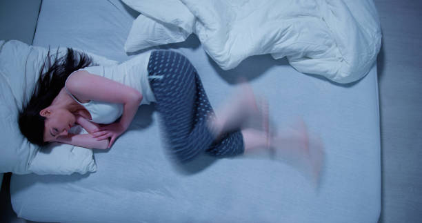 렘수면(REM Sleep)은 깊은 수면 단계 중 하나로 뇌 활동은 활발하지만 근육은 이완된 상태가 됩니다