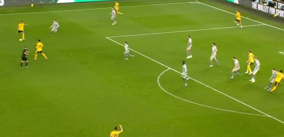 쿠냔선수의 크로스