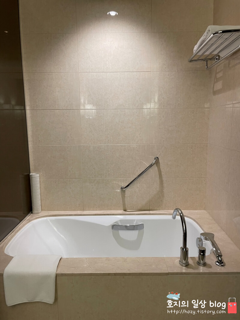 송도 쉐라톤 디럭스룸 욕실 욕조