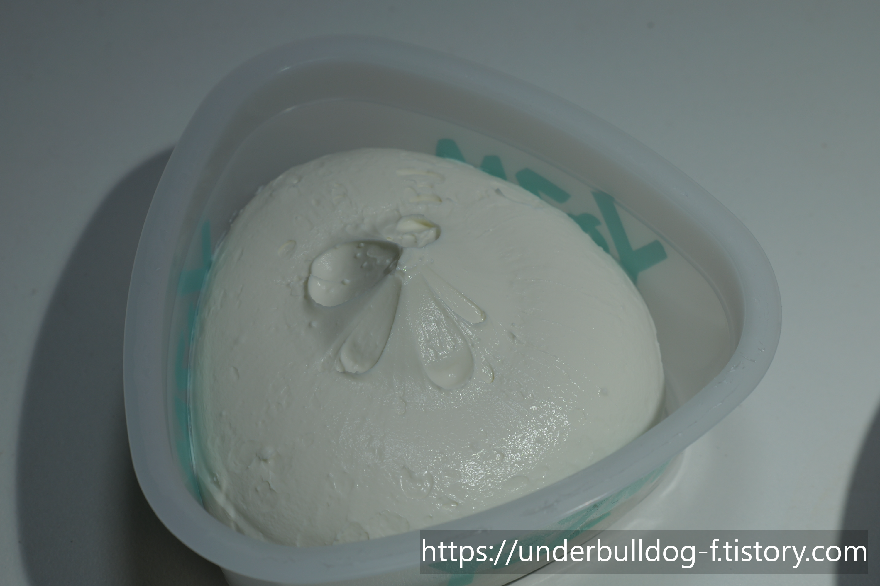 너무 달지 않아서 오히려 더 편하게 먹혔던 블루베리 콩포트 조합