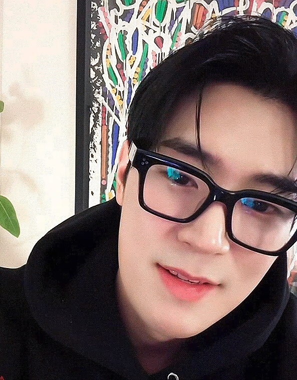박서함 스펙스 몬타나 착용