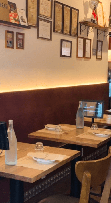 포폴로 피자 실내