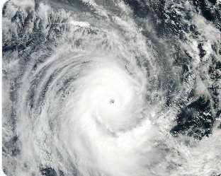 바다 위에서 형성되는 태풍의 위성 관측 모습