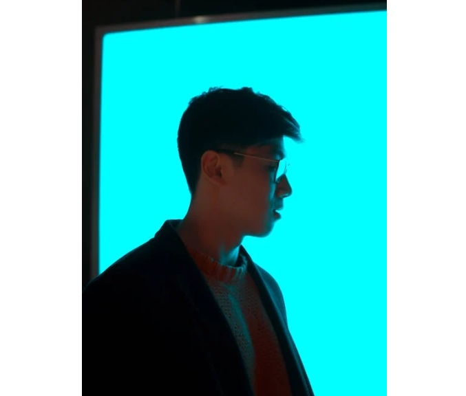 장시간 동안 컴퓨터나 패드 화면을 보면 눈에 피로를 유발합니다.
이런 나쁜 영향을 최소화하도록 설계된 안경은
디자인도 멋지지만 효과적인 눈 보호를 해줍니다.