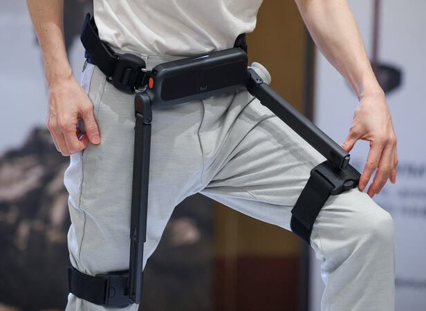 웨어러블로봇 윔S 부모님선물 실버테크 보행보조로봇