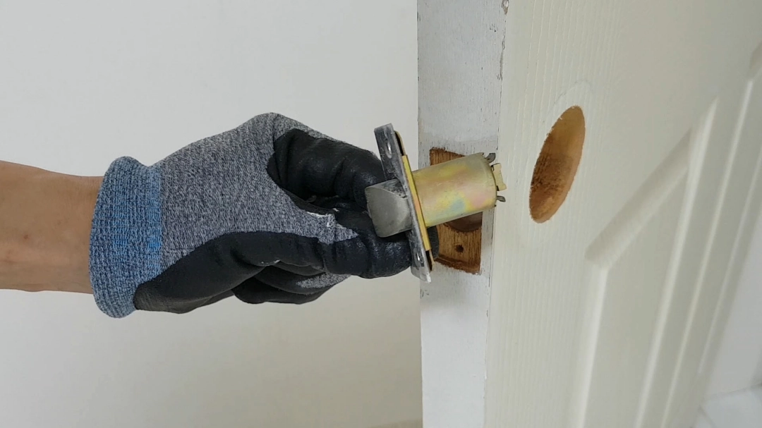 걸쇠 부품 탈거 모습