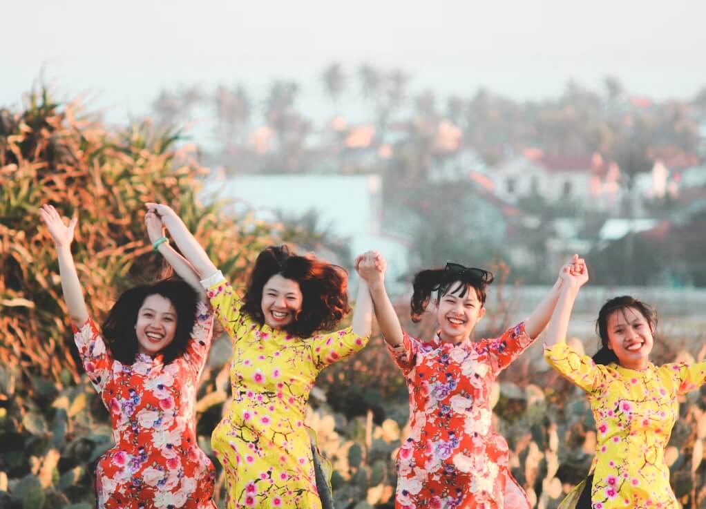 즐거워하는 사람들