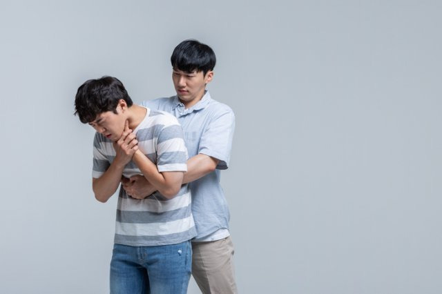 성인 및 소아(1세 이상) 하임리히법 👨‍👩‍👧