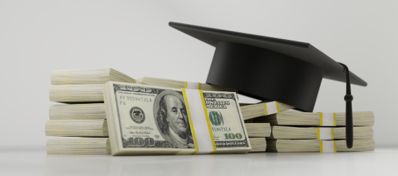 100달러 지폐와 졸업식 사각모 사진