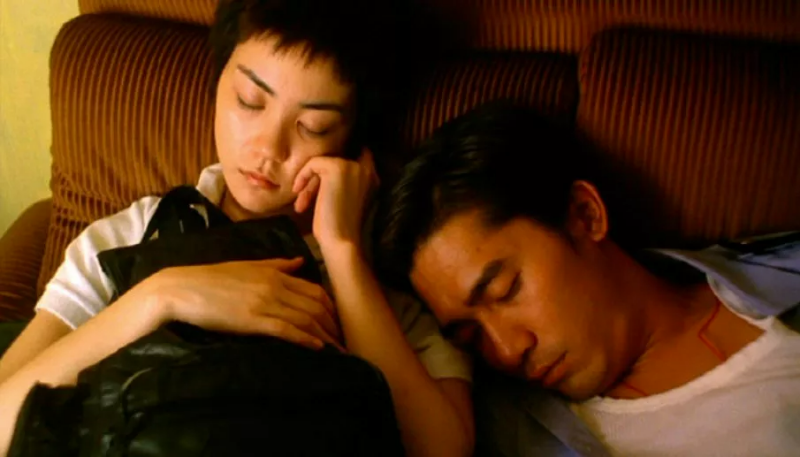 어깨를 기댄 양조위와 왕정문