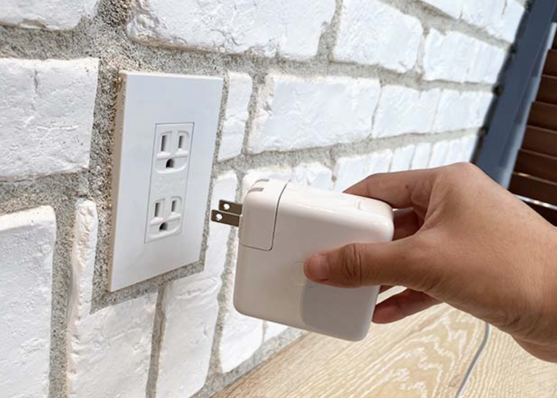 일본의 100v 콘센트 모습