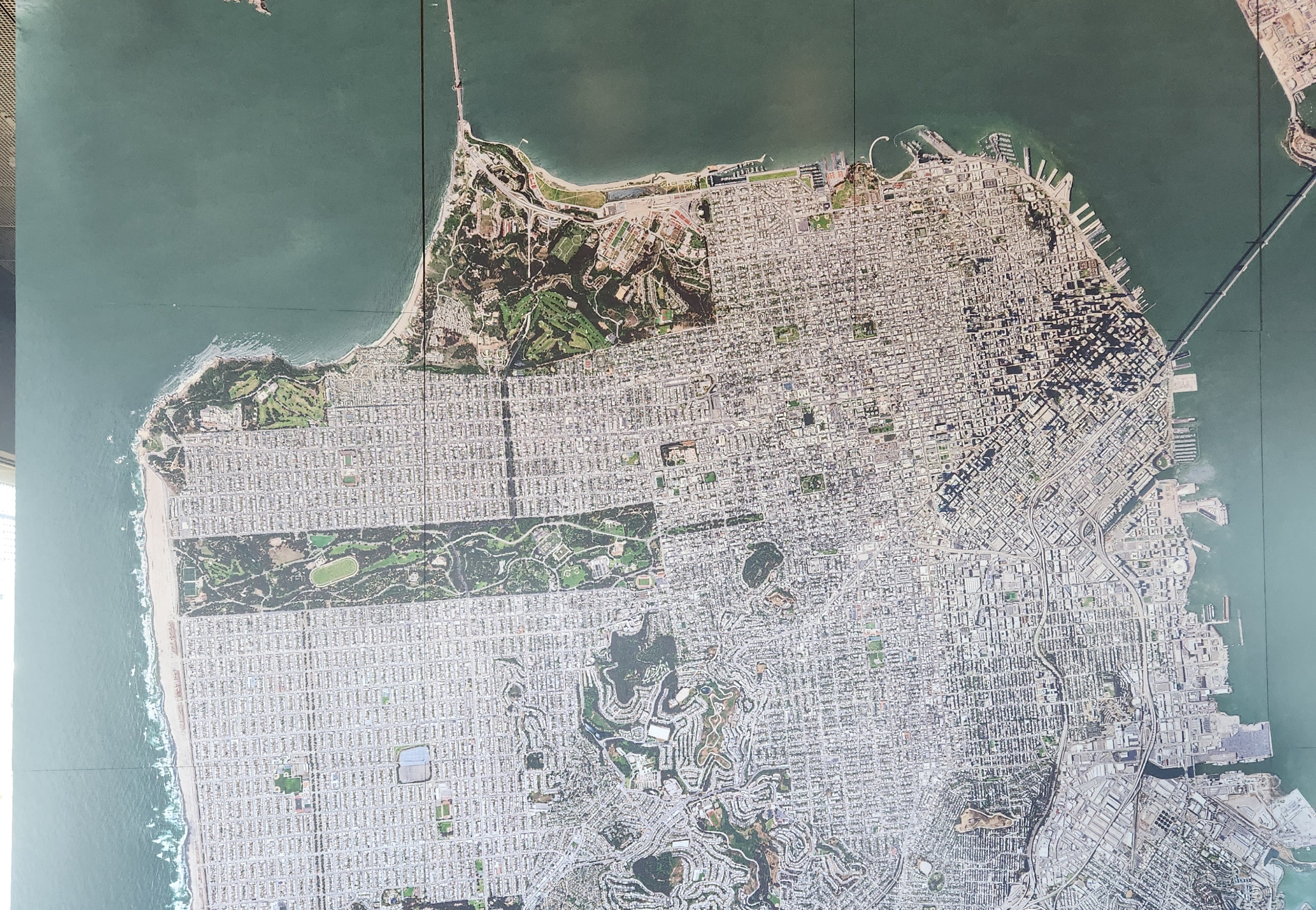 샌프란시스코만의 위성사진을 보여주는 이미지