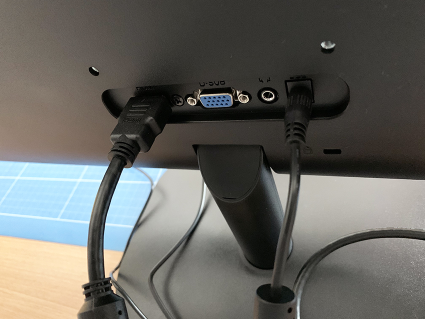 27인치 모니터 후면