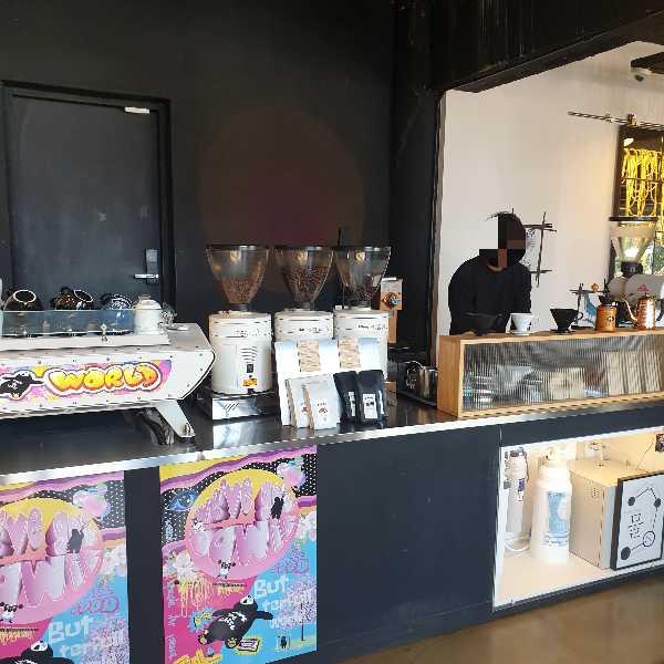 고양 카페 다위스(DAWIS): 맛에 대한 고집과 애견 동반이 가능한 카페_브루잉 공간