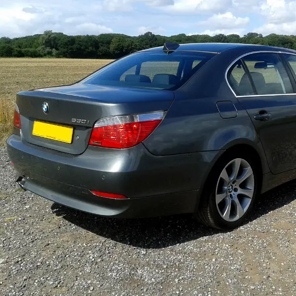 회색-bmw530i-후측면