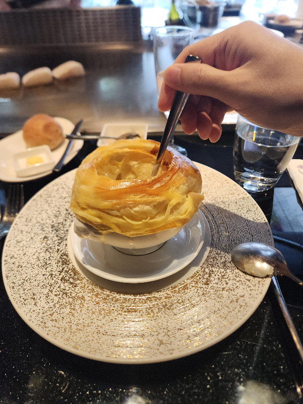 타이베이 샤오롱바오와 대판 야끼: 딘타이펑 vs Goodbeitao, 歐林 vs Mosun Teppanyaki_Mosun Teppanyaki_수프 1