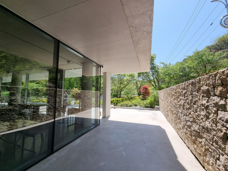 카페입구로-들어가는-골목