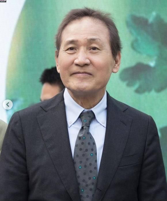 배우 안성기의 밝은 근황이 공개됐다. [사진=아티스트컴퍼니]