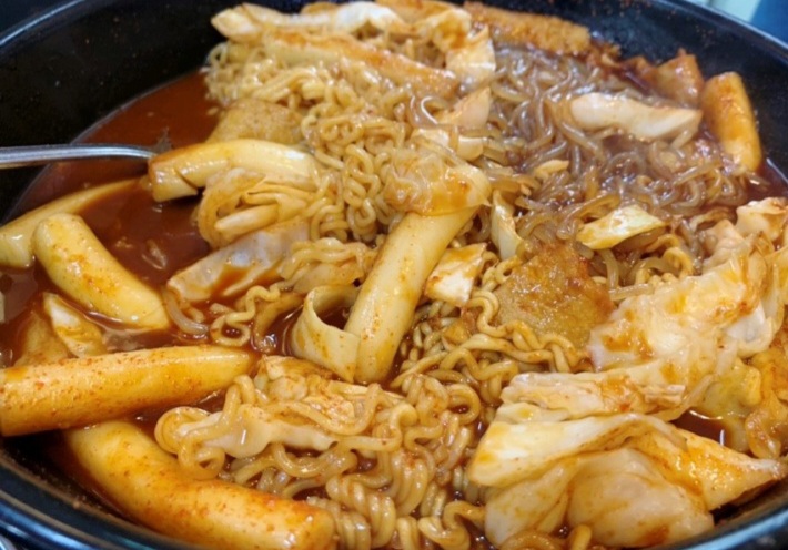 줄서는 식당2 서울 3대 떡볶이 맛집(홍마떡&amp;#44; 애플하우스&amp;#44; 덕자네방앗간)