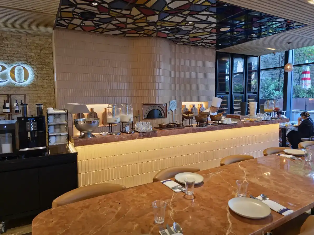 몬드리안 조식장소 전경