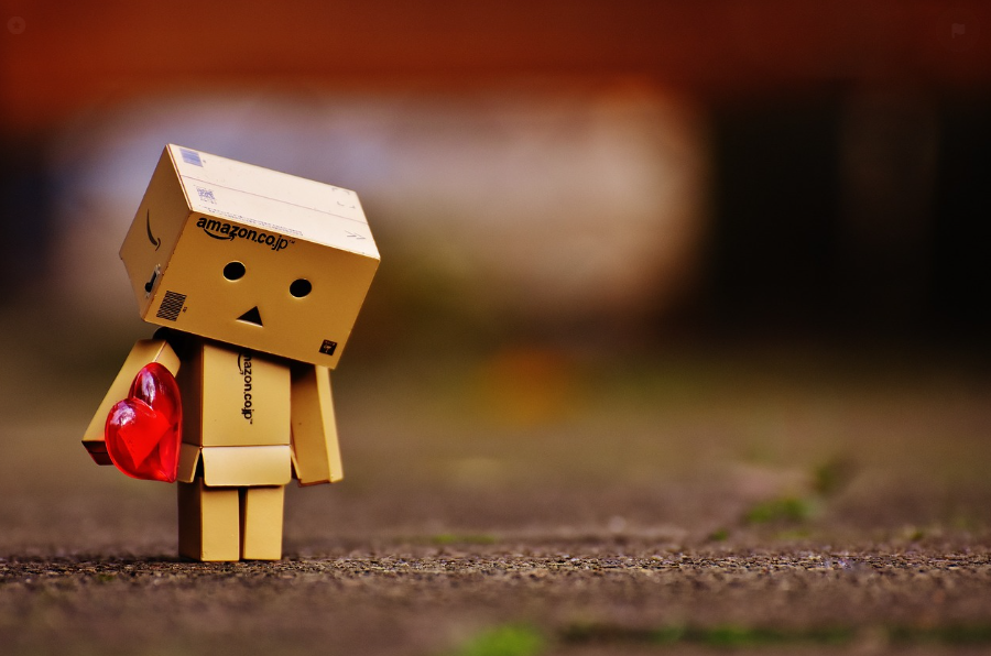 나무 인형이 메시지를 주는 사진