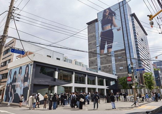 르세라핌 팝업스토어