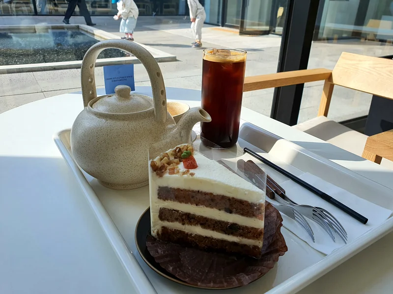 커피와 케이크&#44; 차