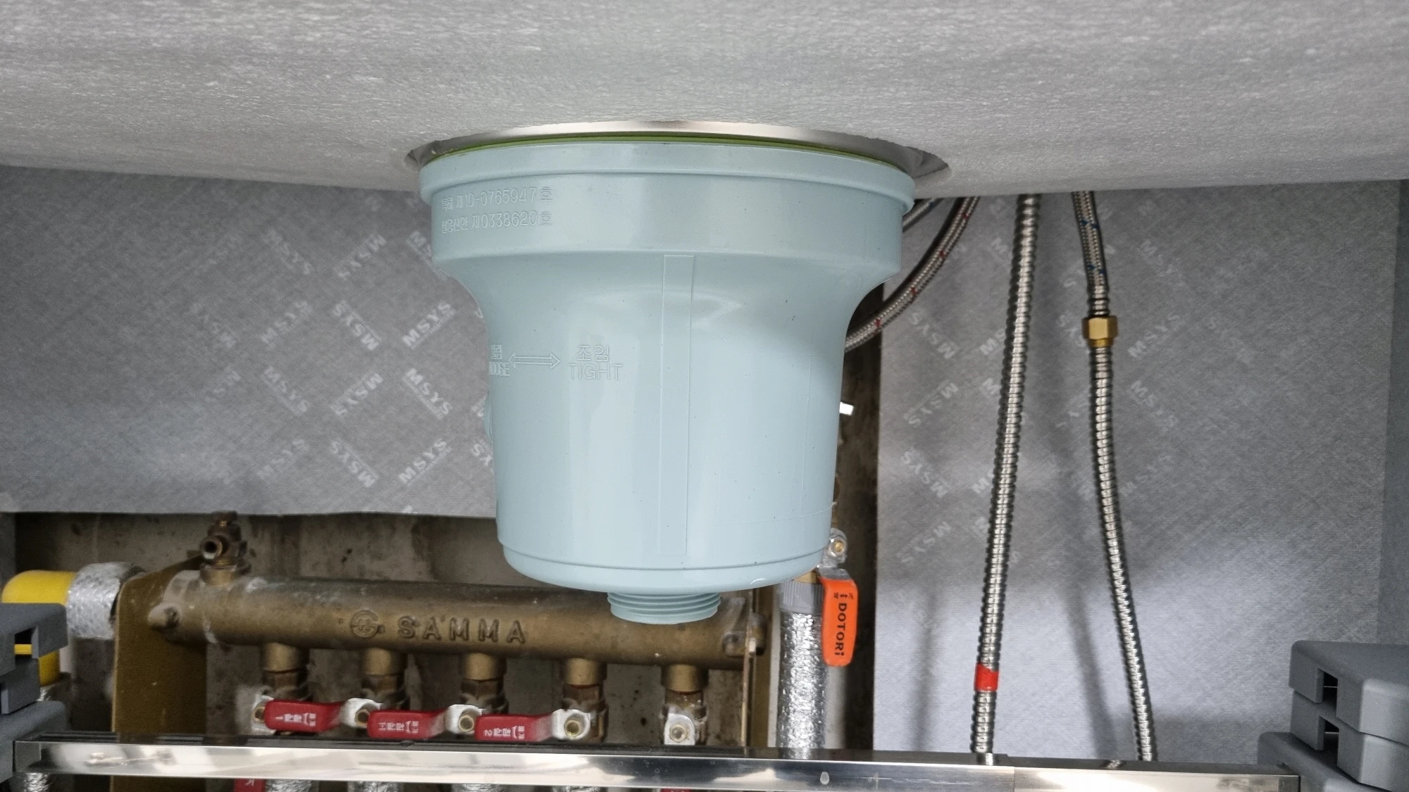싱크대 배수구 끼운 모습