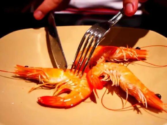 포크로 대하 새우 까는법