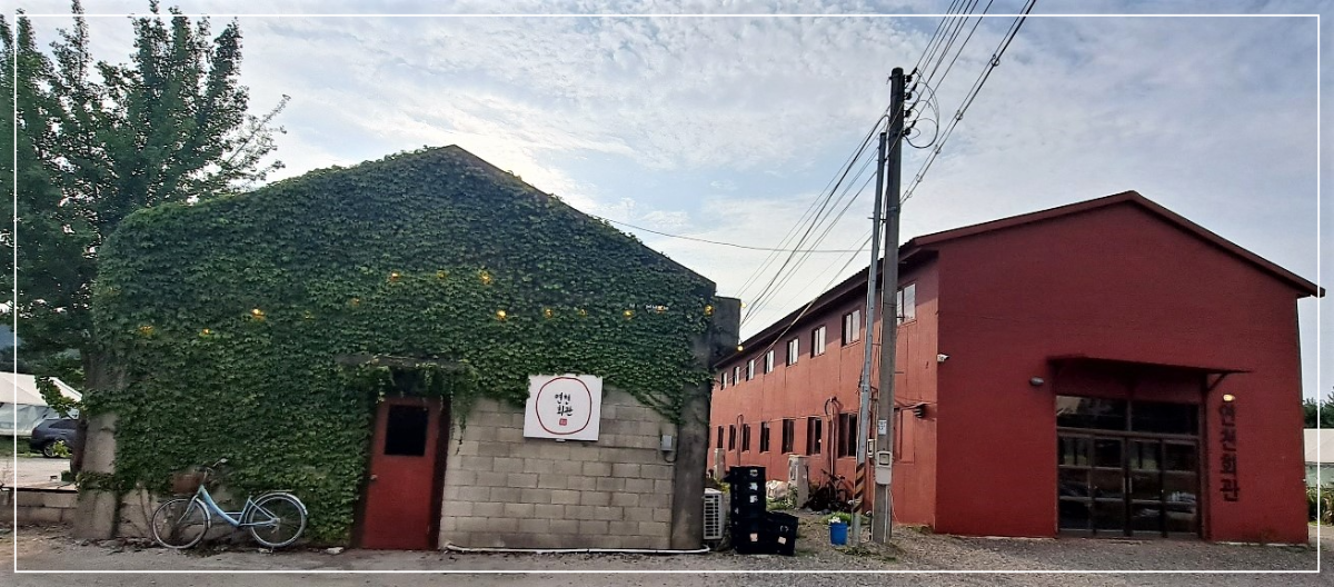 연천회관-본관(왼쪽)-/-별관(오른쪽)