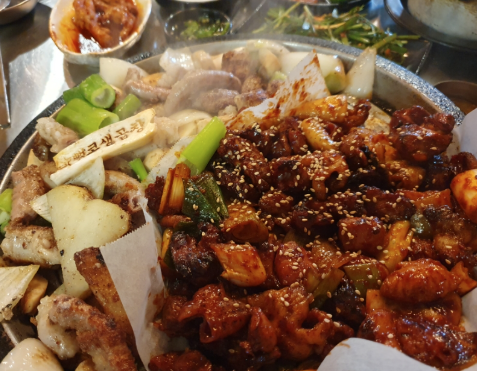 뻥코생곱창구이 &ndash; 한우와 돼지를 동시에! 곱창 마니아들의 천국