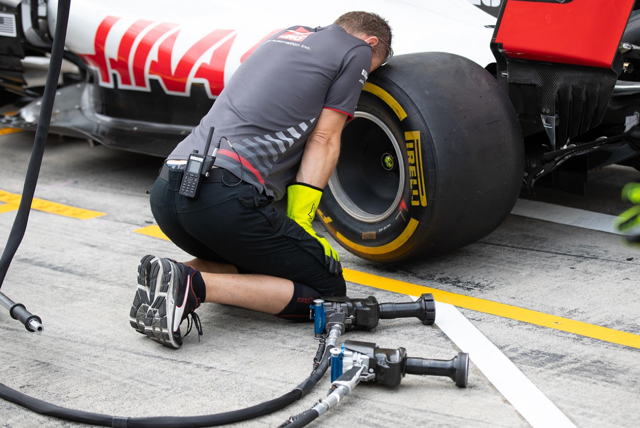 전략이 승부를 가른다 피트스톱과 타이어 전략의 세계