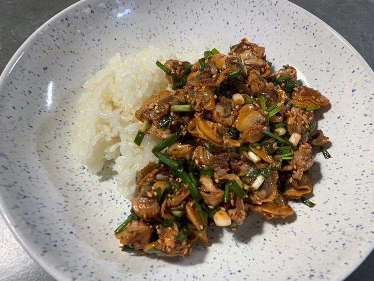 완성된 꼬막비빔밥