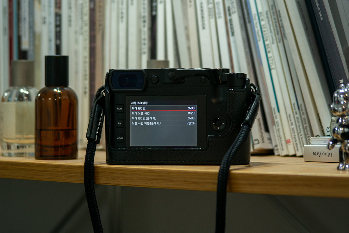 라이카 Q2 스트릿 사진 촬영을 위한 자동 ISO LCD 커스텀 세팅 화면
