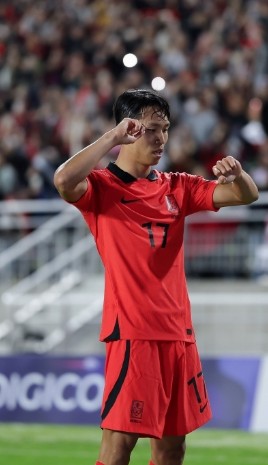 6번-째-골을-넣은-정우영의-세레모니