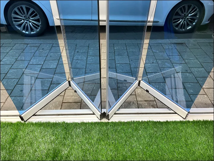 글라스폴딩도어 하단