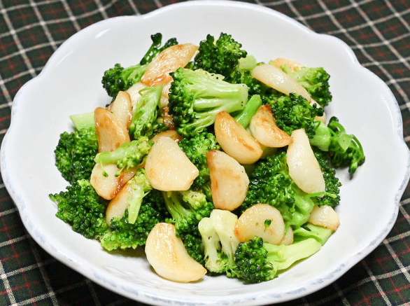 브로콜리 마늘 볶음