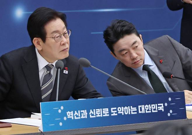 이 대통령, 종편 편파성 지적 "방송인지 편파 유튜브인지" 저격