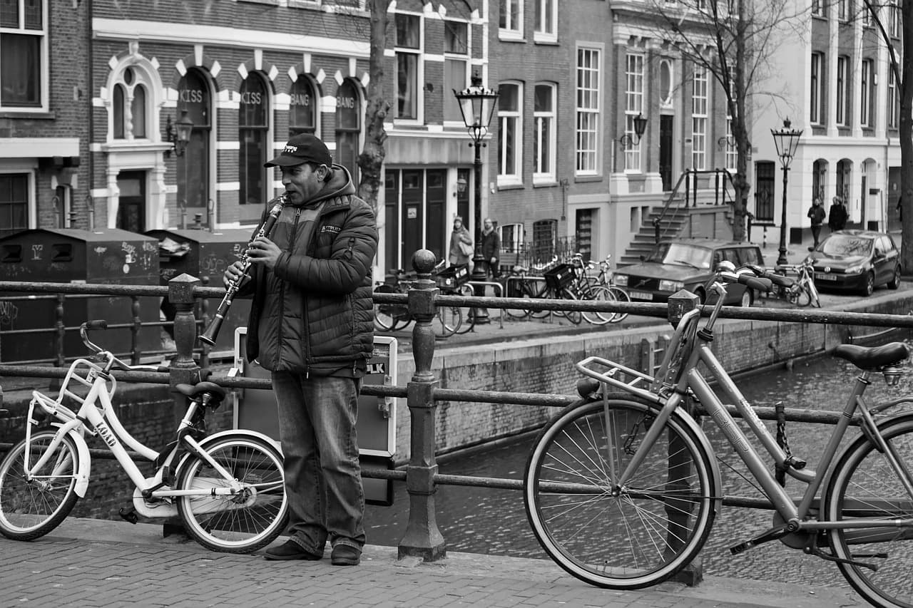 "즉흥 연주가 아이들의 문제 해결 능력을 향상 시키는 과정"