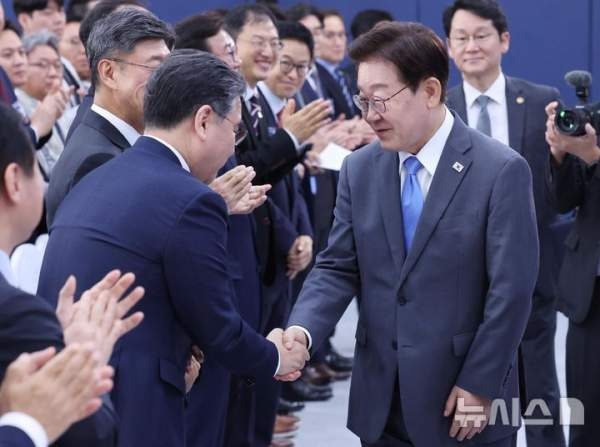 이 대통령 산업벨트 구축: 영남권 312조 첨단산업 투자와 남해안 우주항공 산업벨트 국가 전략 총정리