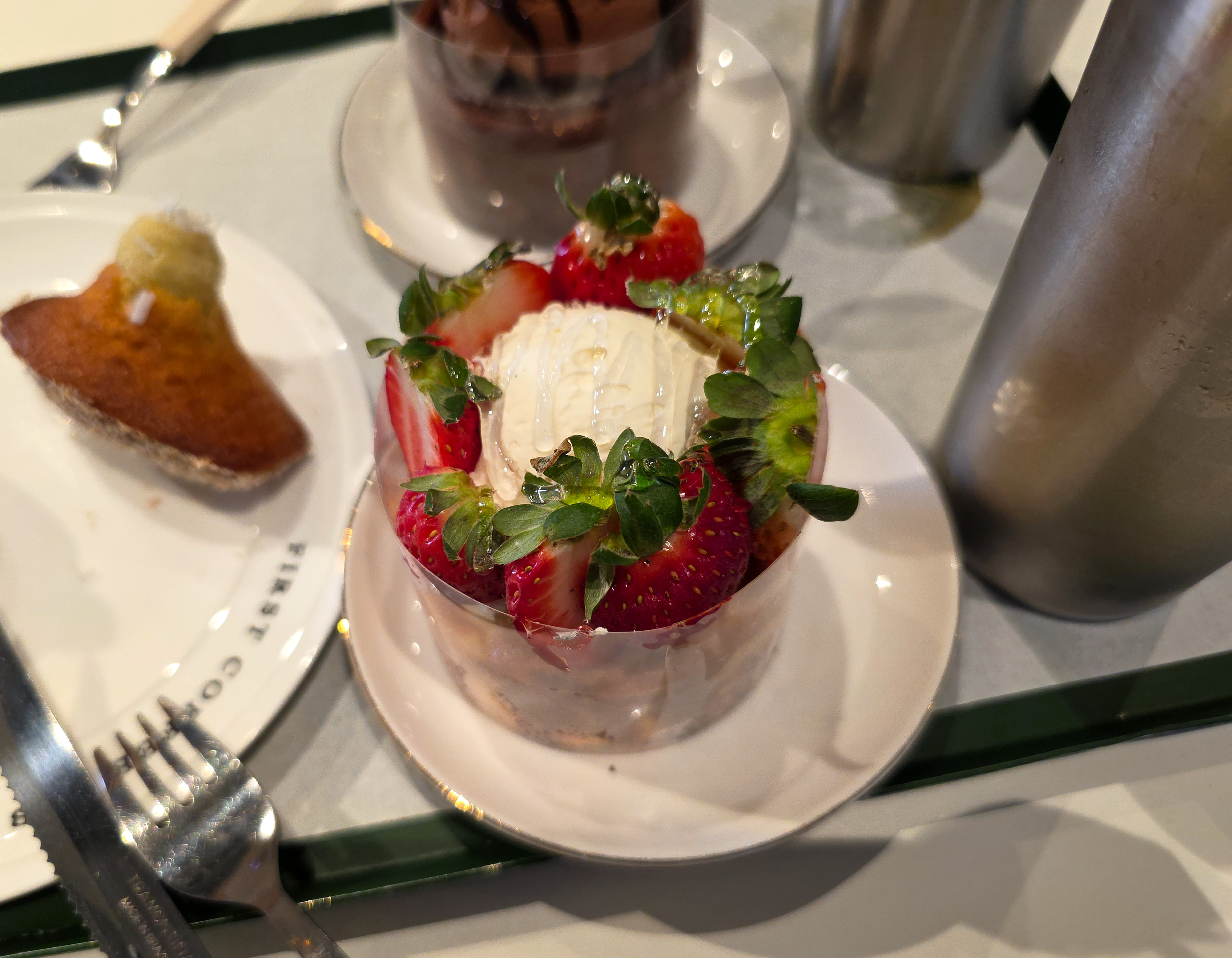 강남역퍼스트커피랩딸기바닐라빈바스크