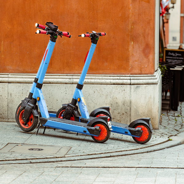 빈의 전기 스쿠터 문제: 불법 주차, 계약 위반, 그리고 운영 중단