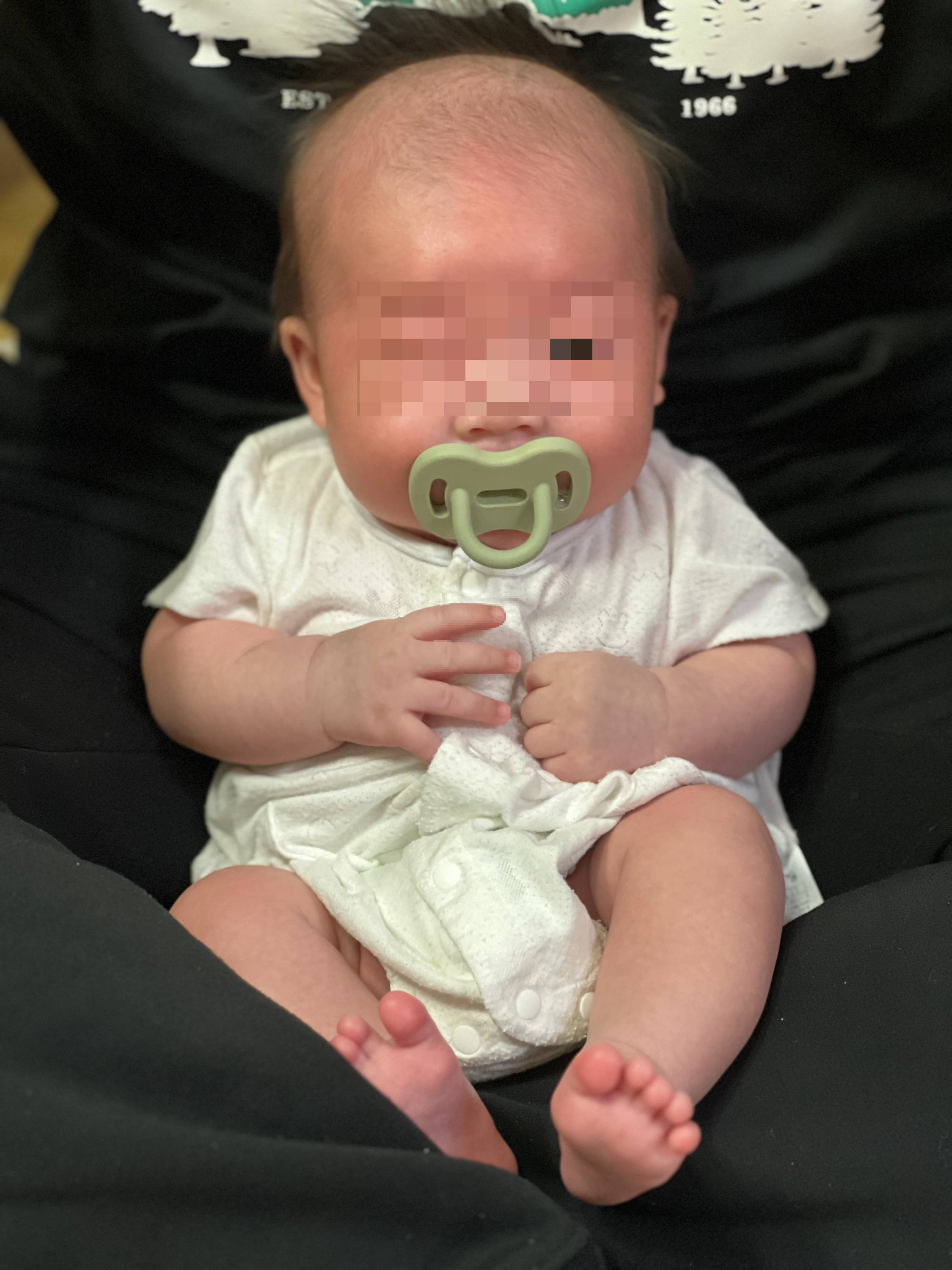 신생아 딸꾹질 멈추는 방법