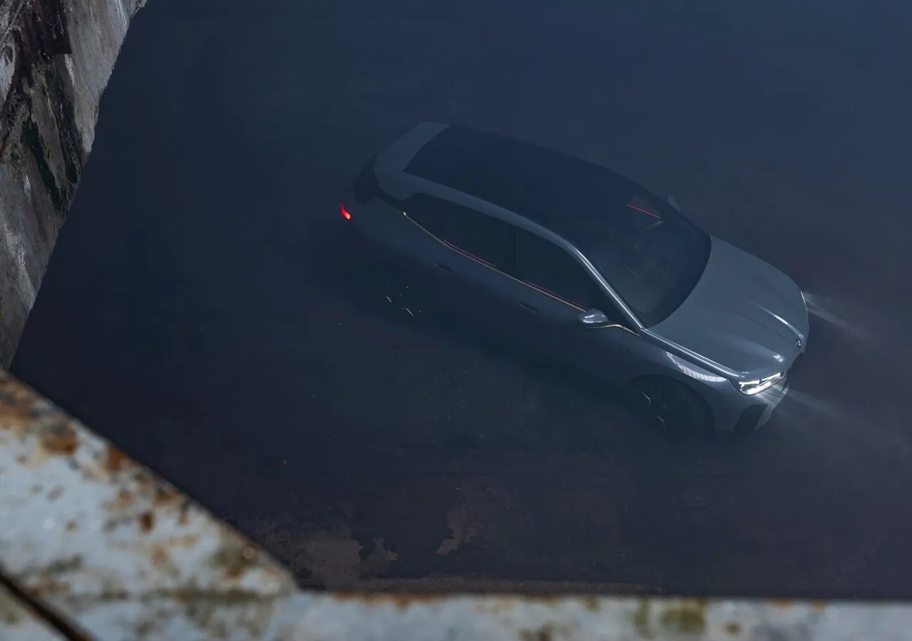 BMW IX M60 차량 이미지